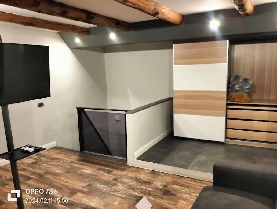 Rail Apt Neapol Apartament