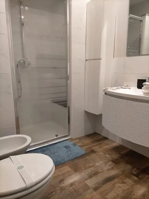 Rail Apt Neapol Apartament